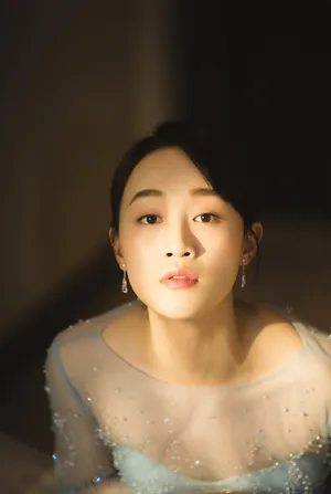 蓝盈莹梦幻薄纱裙活动照图片_3