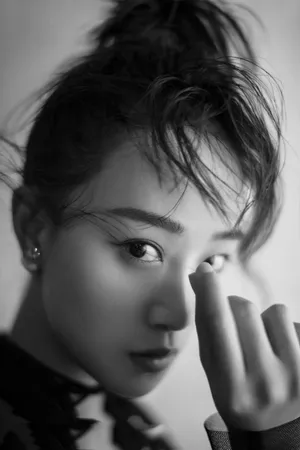 蓝盈莹干练黑白时尚魅力写真图片