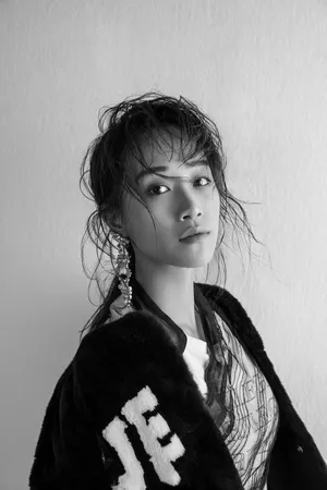 蓝盈莹干练黑白时尚魅力写真图片_2