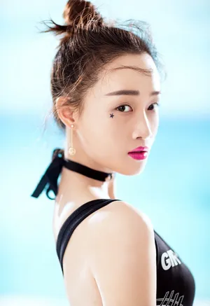 蓝盈莹微光杂志运动风写真图片_1