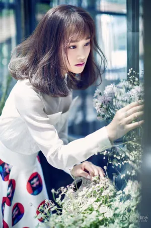 蓝盈莹曝清新写真演绎完美薄荷小姐_2
