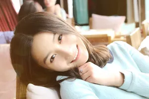 张维娜恬静文艺生活照高清图片_3
