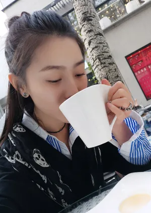 张维娜可爱俏皮生活照图片_4