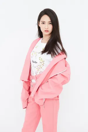 陈钰琪甜美清新粉色系写真图片