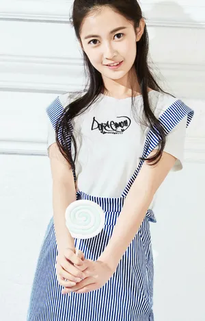 陈钰琪可爱甜美丸子头写真图片