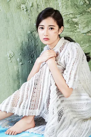 陈钰琪清新脱俗时尚写真图片_2