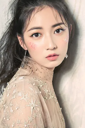 陈钰琪灵动俏皮美妆写真大片_5