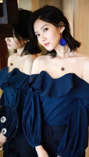 吴优性感露肩活动照图片_4