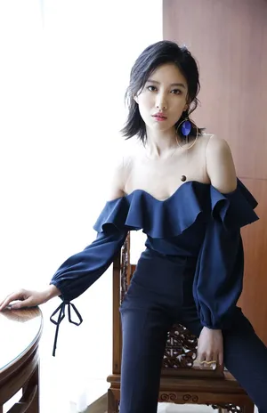 吴优性感露肩活动照图片_5