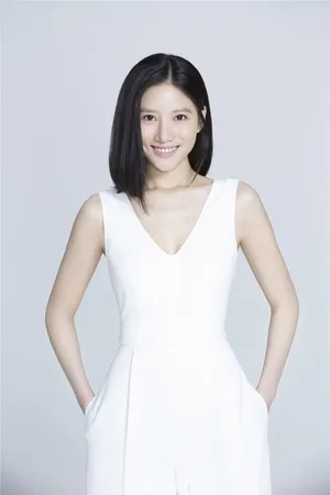 吴优纯白简约优雅时尚写真高清图片_4