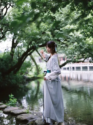 徐娇唯美汉服古装甜美写真图片