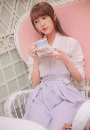 徐娇甜美娇嫩室内写真高清图片