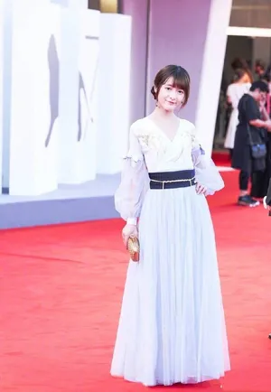 徐娇汉服集锦图片：美哭了