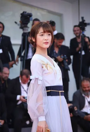 徐娇唯美古风汉服小清新红毯写真_3