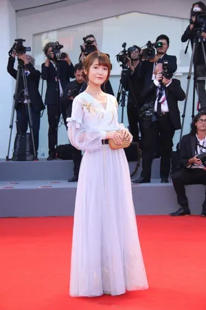 徐娇唯美古风汉服小清新红毯写真_5