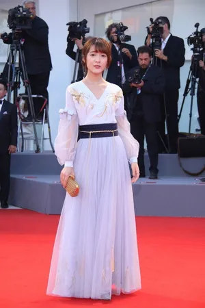 徐娇唯美古风汉服小清新红毯写真_6