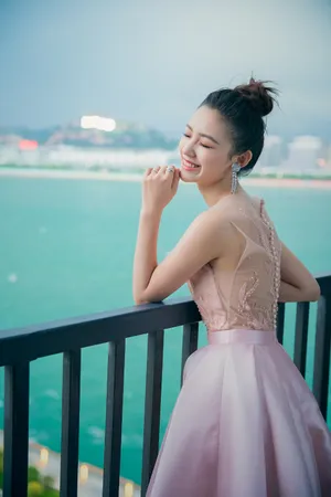 林允粉色礼服性感高清图片_4