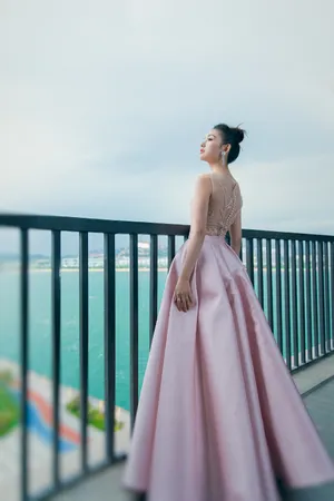 林允粉色礼服性感高清图片_5