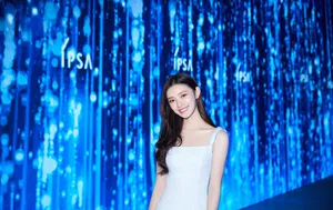 林允白色连衣裙夏日清新活动写真图片_4