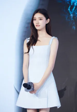 林允白色连衣裙夏日清新活动写真图片_8
