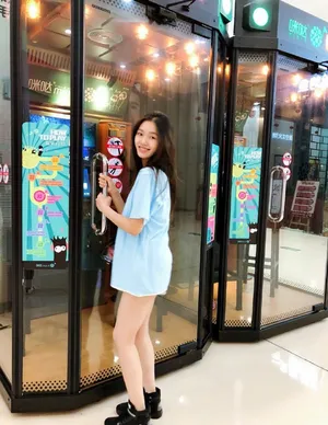 林允夏日清凉街拍照图片_1