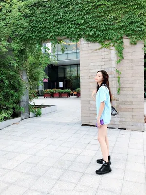 林允夏日清凉街拍照图片_3