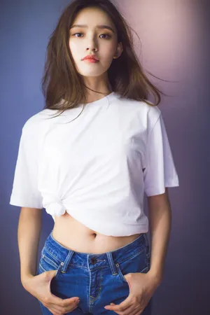 林允露脐装清爽性感写真图片