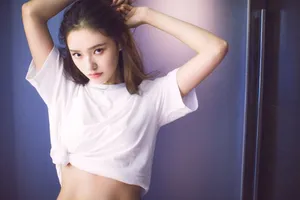 林允露脐装清爽性感写真图片_5