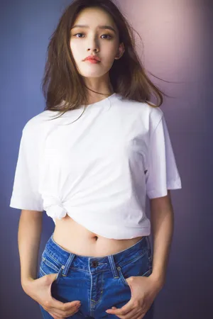 林允性感露脐装清爽写真图片_5