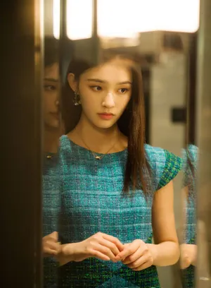 林允甜美少女心时尚写真图片_1
