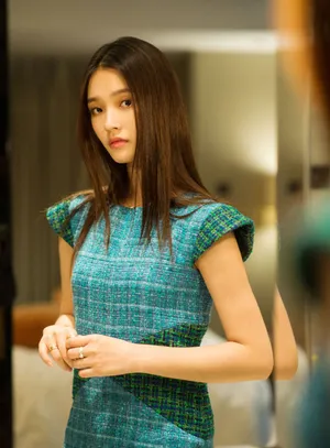 林允甜美少女心时尚写真图片