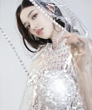林允最新少女心杂志大片写真图片_2