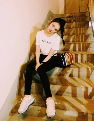 林允简约私服照写真图片_2