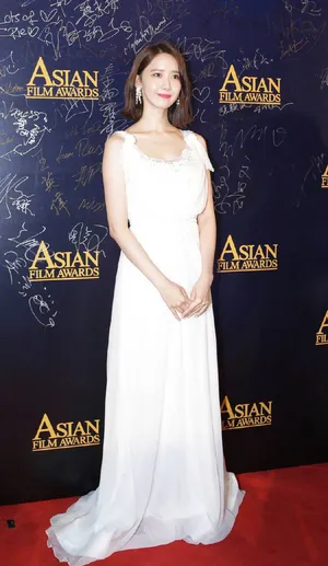 林允儿短发红唇电影节性感活动写真图片