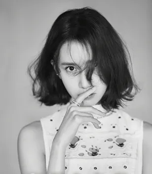 林允儿最新杂志封面性感大片写真图片