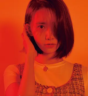 林允儿最新杂志封面性感大片写真图片_4