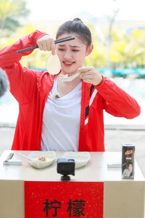 林允《二十四小时》精美高清图片