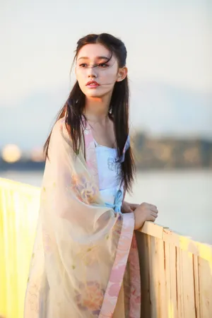 林允《二十四小时》高清图片_3