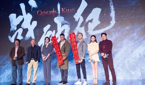 林允《战神纪》发布会黄色连衣裙性感写真图片