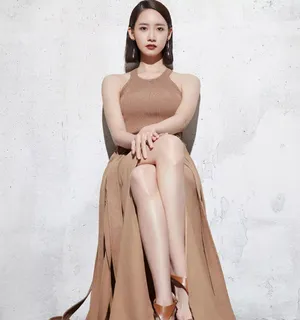 林允儿性感杂志封面写真图片_3