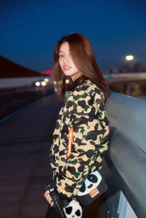 林允清纯素颜深夜机场休闲写真图片_3