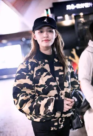 林允清纯素颜深夜机场休闲写真图片_4