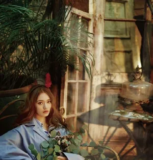 林允杂志封面性感少女风写真图片