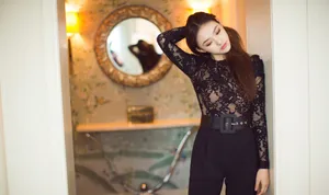 林允透视蕾丝上衣性感写真图片