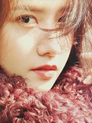 林允儿时尚杂志写真高清图片：短发造型优雅清纯_5