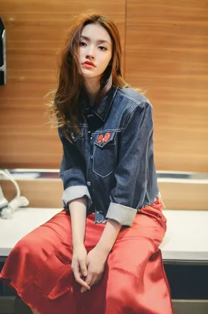 林允率性自由甜美写真图片_4