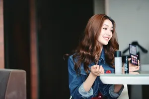 林允率性自由甜美写真图片_6