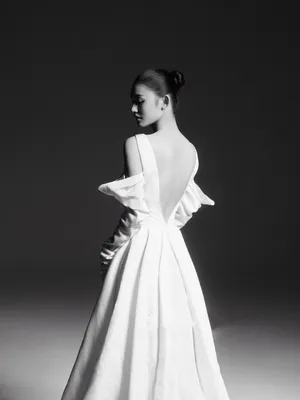 林允黑白质感婚纱写真高清图片_3