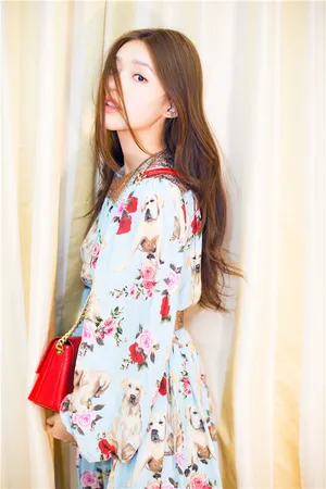 林允碎花清新写真图片_3