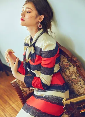 林允唯美写真图片：化身古堡神秘少女